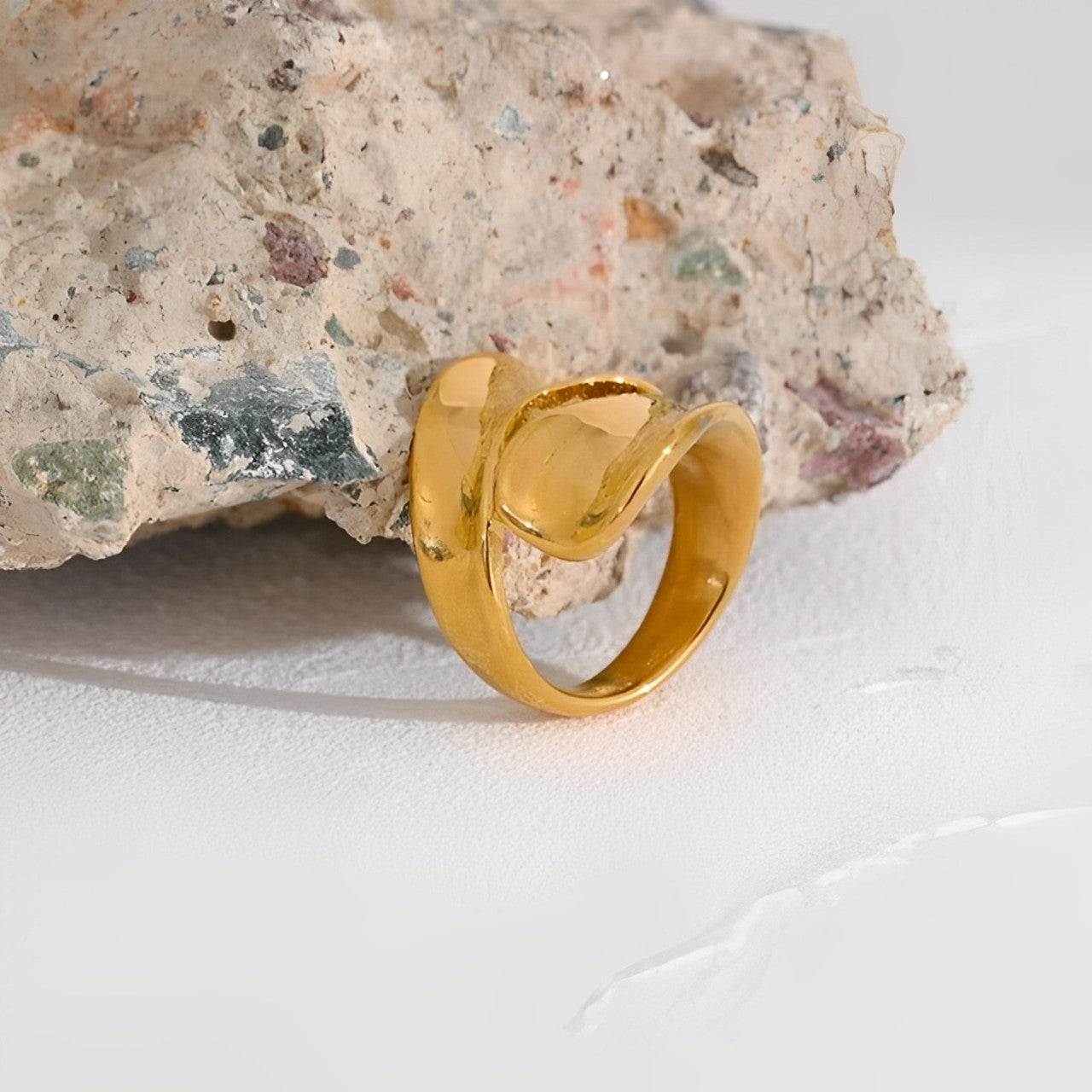 Anel Voluta Elegância (Banhado a Ouro 18K)