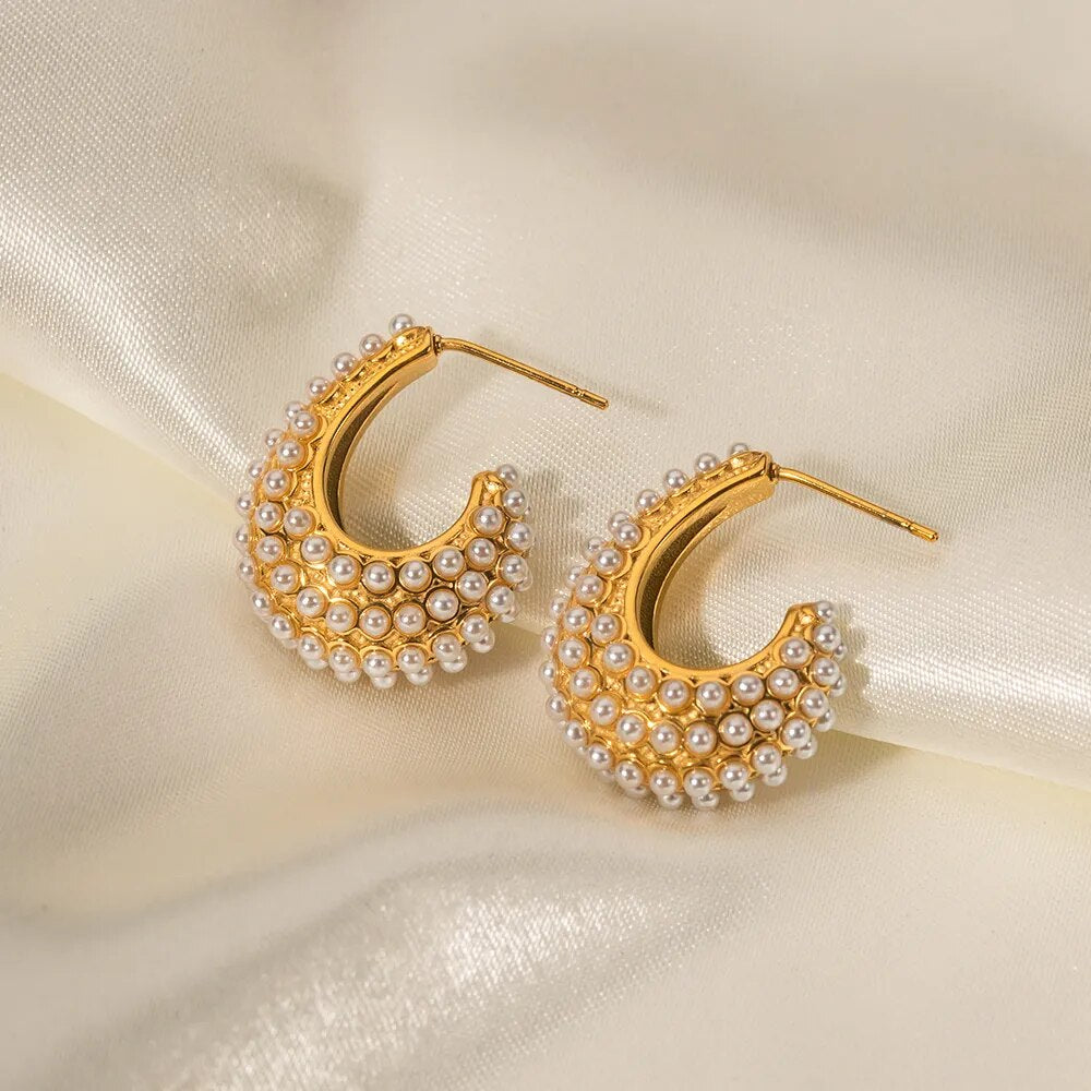Brinco Meia-Argola Pérolas Harmonia (Banhado à Ouro 18k)