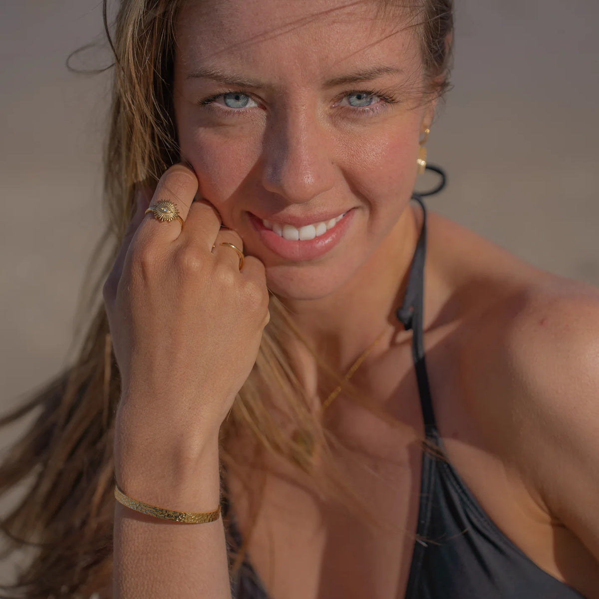 Anel Occhio (Banhado a Ouro 18k)