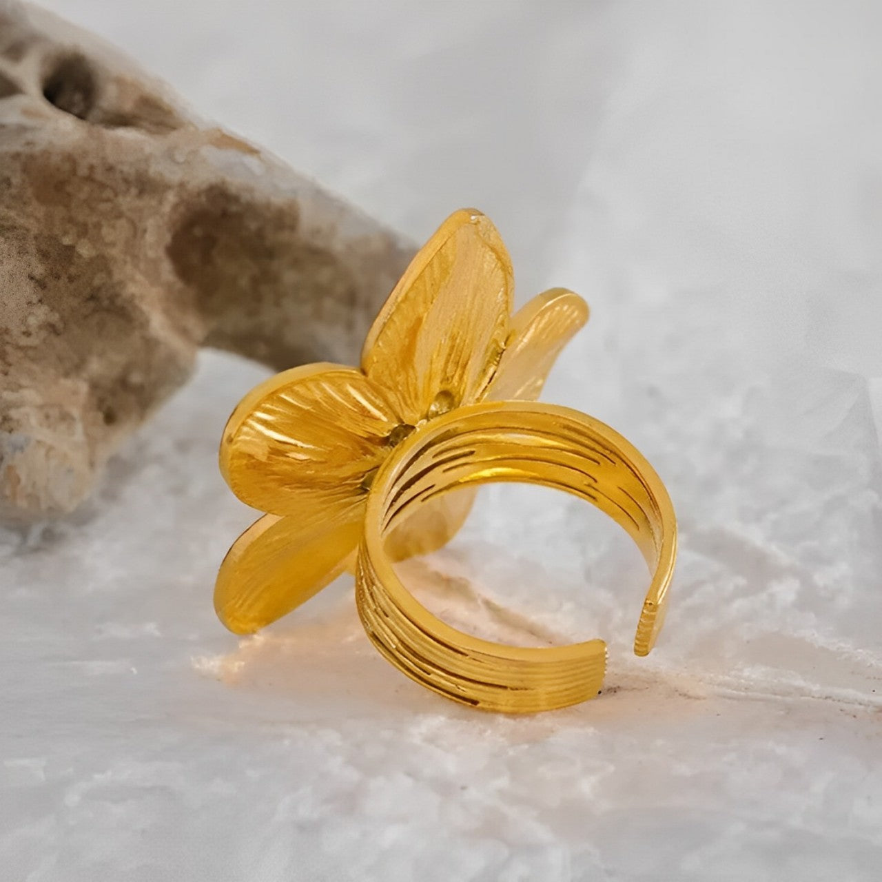Anel Flor Sakura Ajustável (Banhado a Ouro 18K)