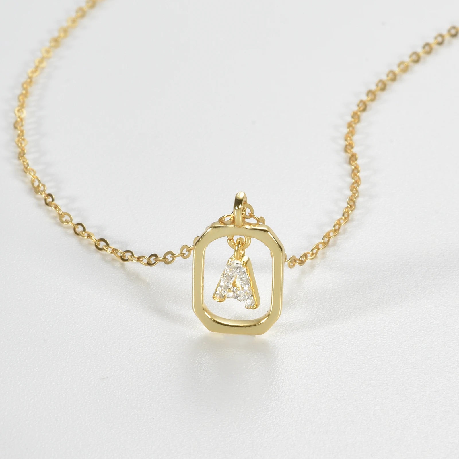 Colar Iniciais Zircônia (Banhado a Ouro 18K)
