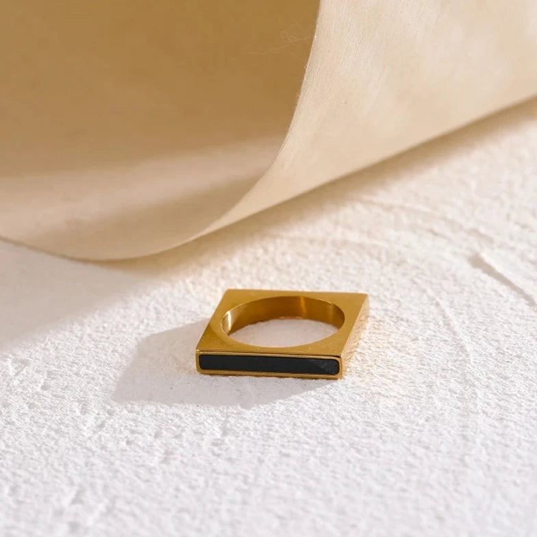 Anel Cesare Geométrico Quadrado (Banhado a Ouro 18K)