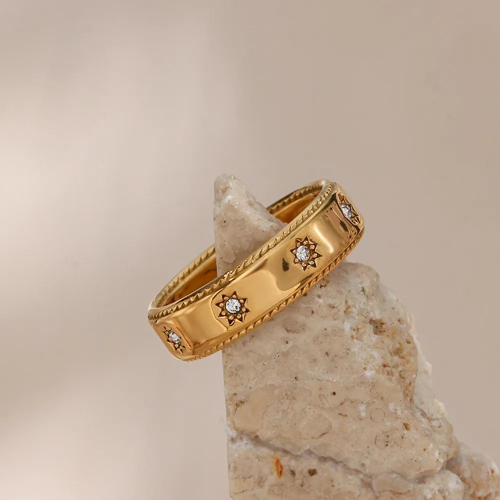 Anel Stella com Cristais Zircônia (Banhado a Ouro 18K)
