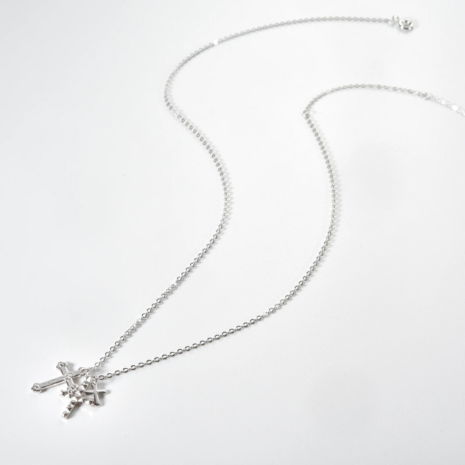 Colar Crucifixo Triplo Zircônia (Banhado a Ouro 18K)
