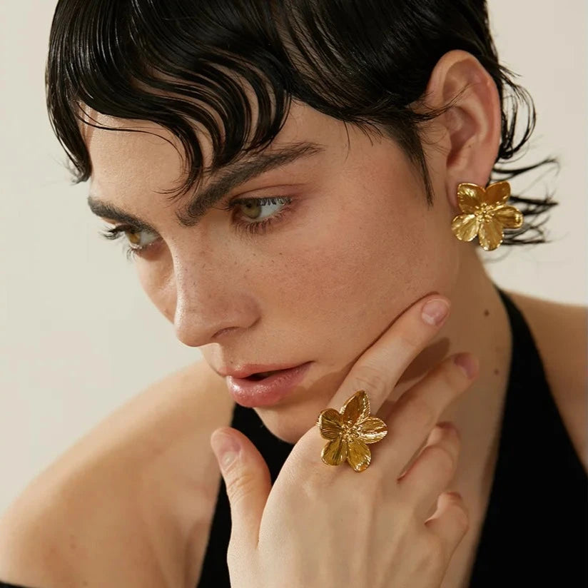 Brinco Flor Sakura (Banhado a Ouro 18K)