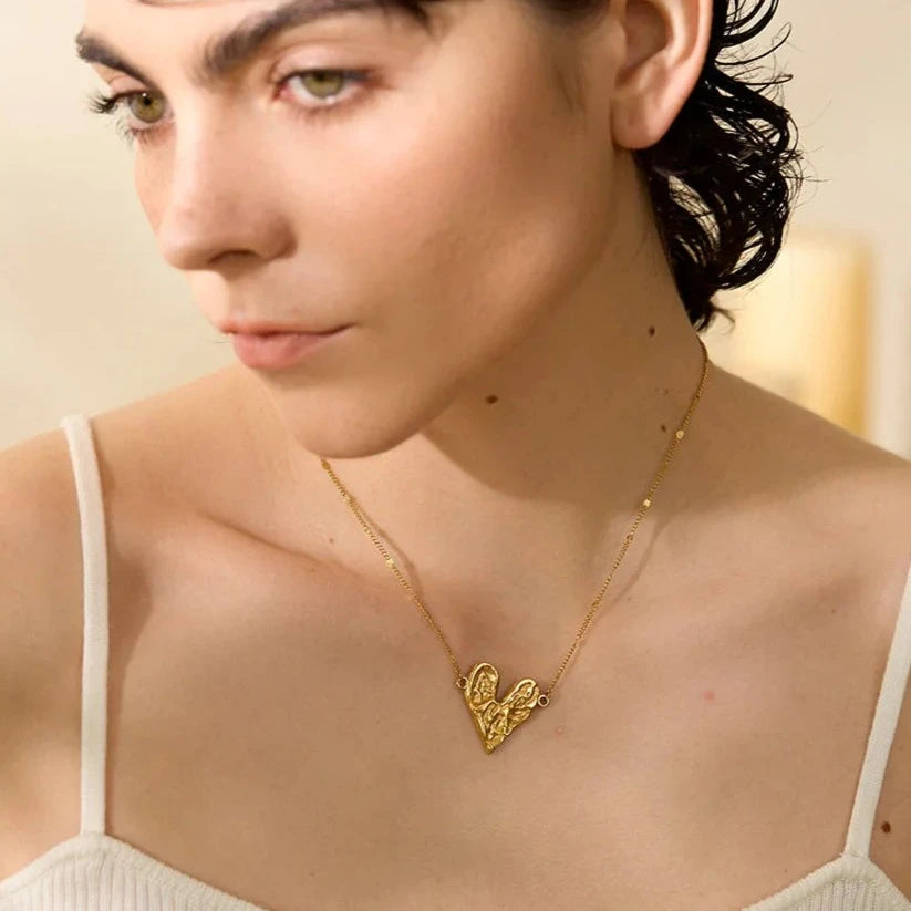 Colar Coração com Textura Martelada (Banhado a Ouro 18K)