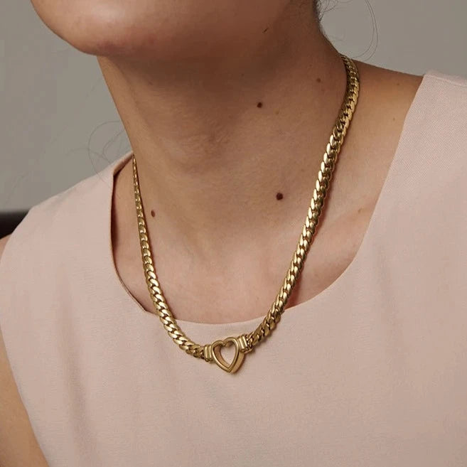 Colar Coração com Corrente de Elos Largos (Banhado a Ouro 18K)