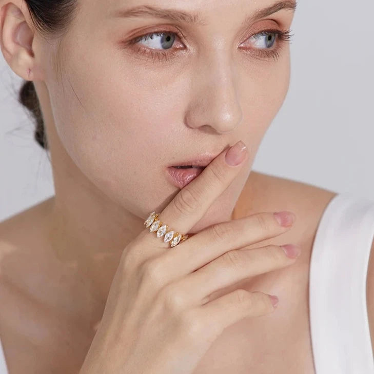 Anel Vicenza com Coroa de Zircônia Marquise (Banhado a Ouro 18K)