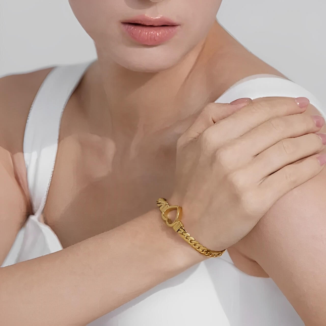Pulseira Coração com Corrente de Elos Largos (Banhado a Ouro 18K)