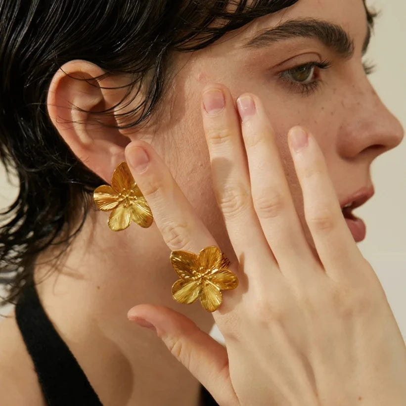 Anel Flor Sakura Ajustável (Banhado a Ouro 18K)