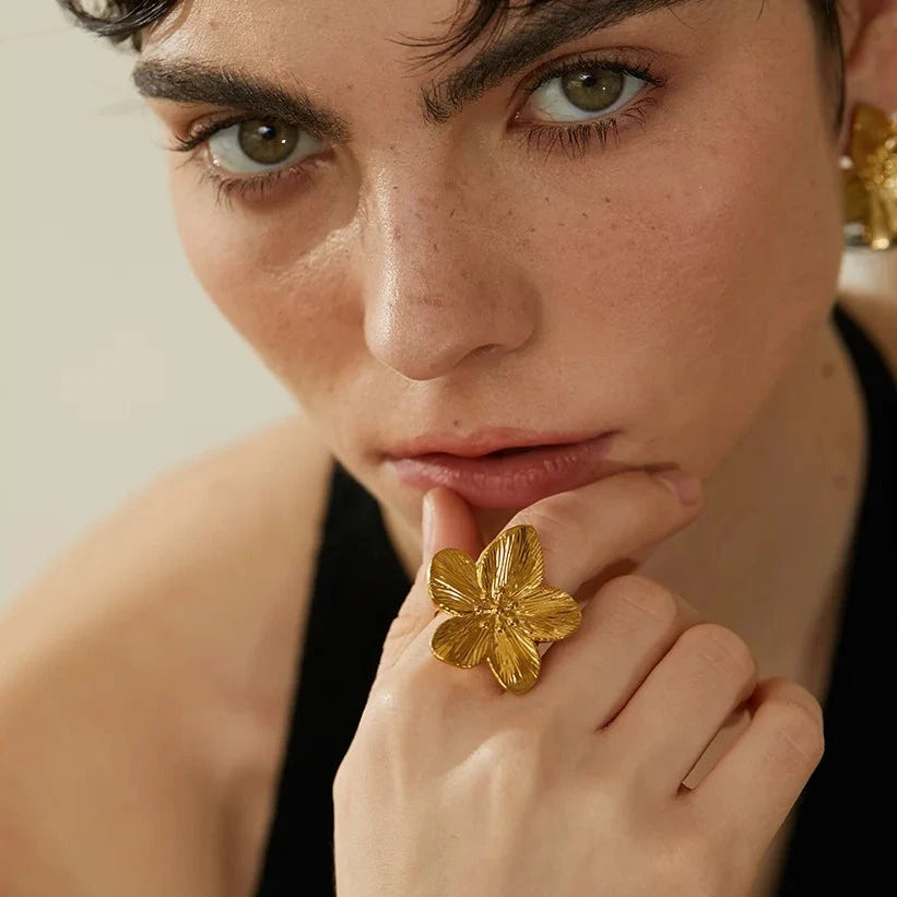 Anel Flor Sakura Ajustável (Banhado a Ouro 18K)