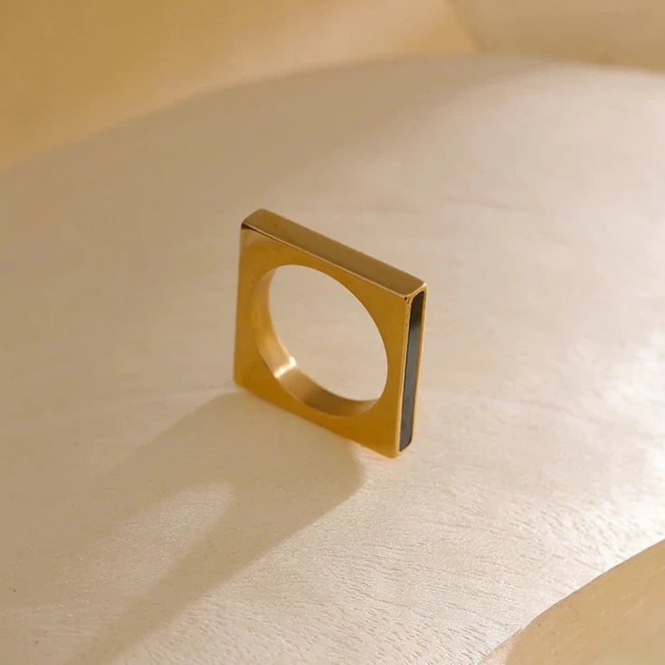 Anel Cesare Geométrico Quadrado (Banhado a Ouro 18K)