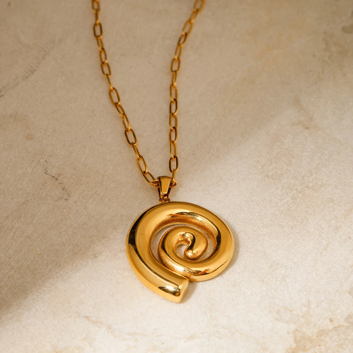 Colar Pingente Espiral Chuncky (Banhado a Ouro 18K)