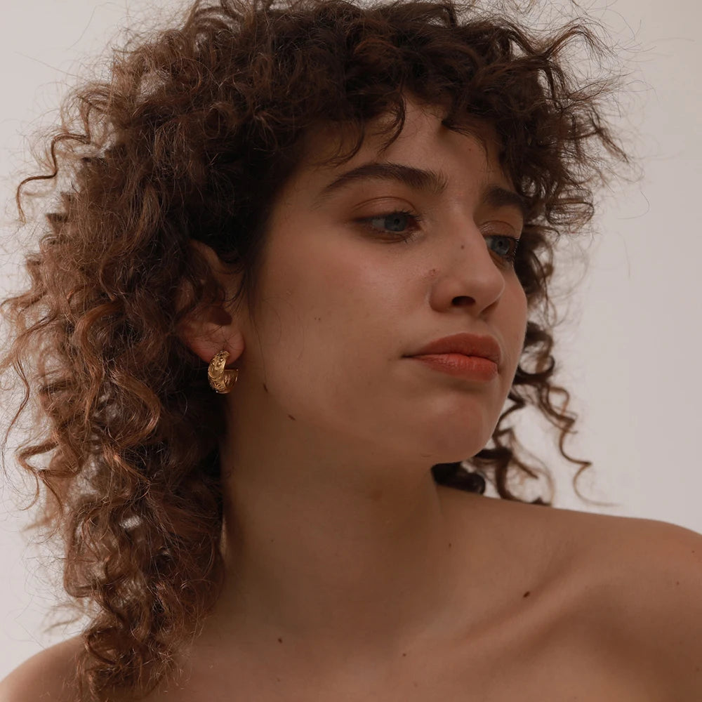 Brinco Argola Celeste (Banhado a Ouro 18K)