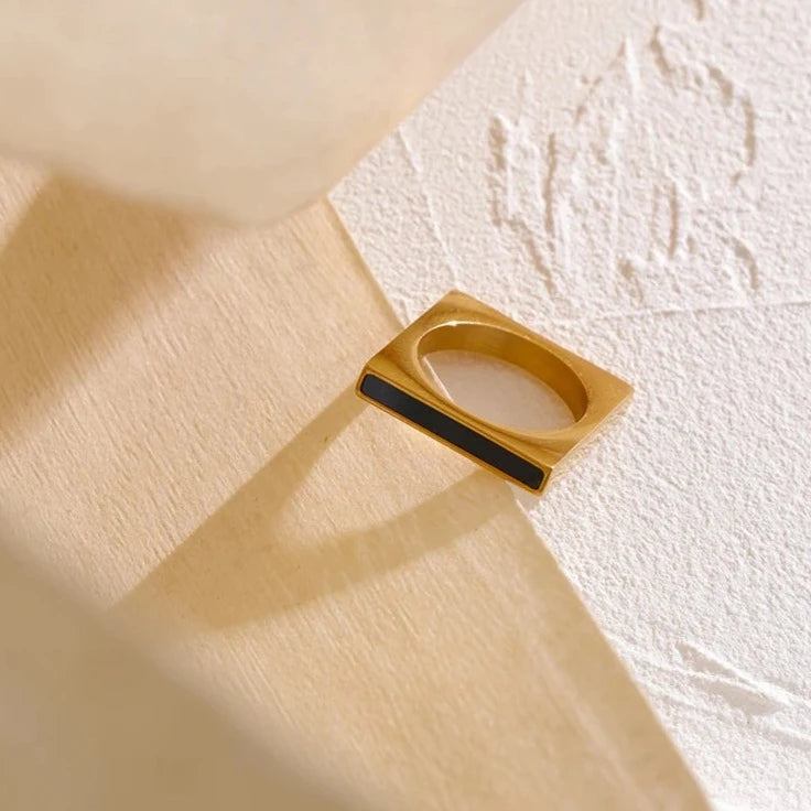 Anel Cesare Geométrico Quadrado (Banhado a Ouro 18K)