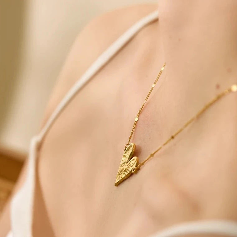 Colar Coração com Textura Martelada (Banhado a Ouro 18K)