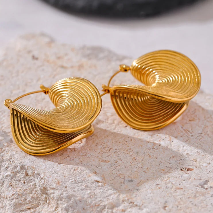 Brinco Argola Côncava Texturizada (Banhado a Ouro)