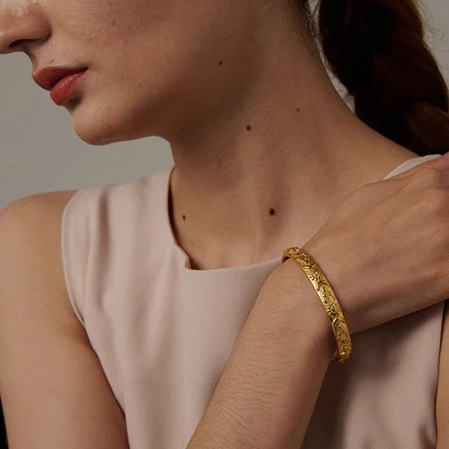 Conjunto Celeste: Bracelete + Brincos + Anel (Banhados a Ouro 18K)