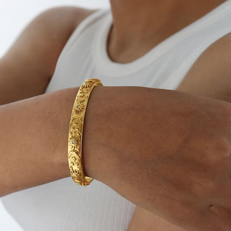 Bracelete Celeste Sol e Lua com Cristais Zircônia (Banhado a Ouro 18K)