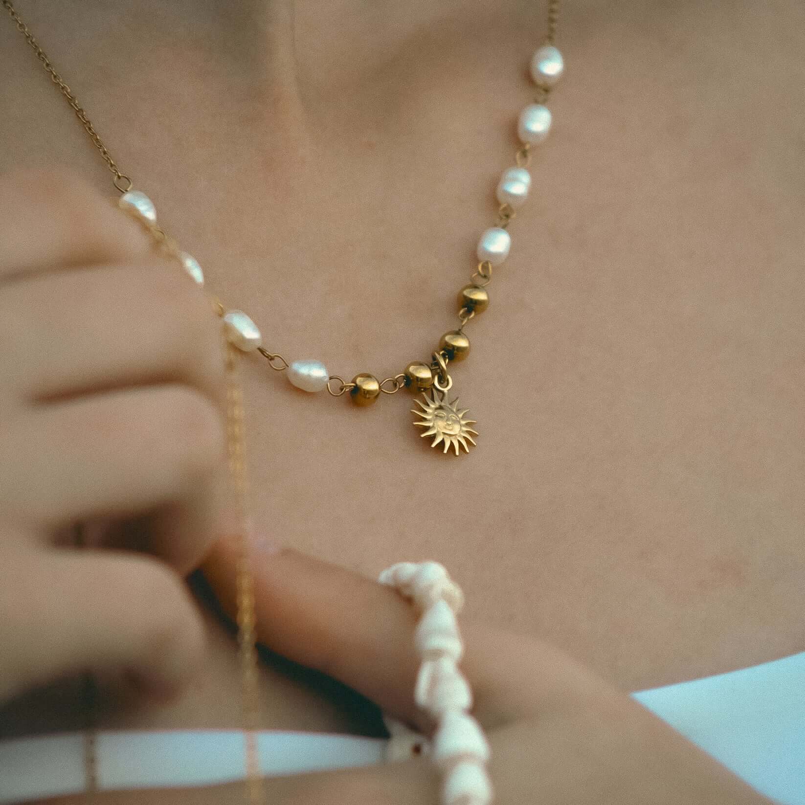 Colar Sol com Pérolas (Banhado a Ouro)