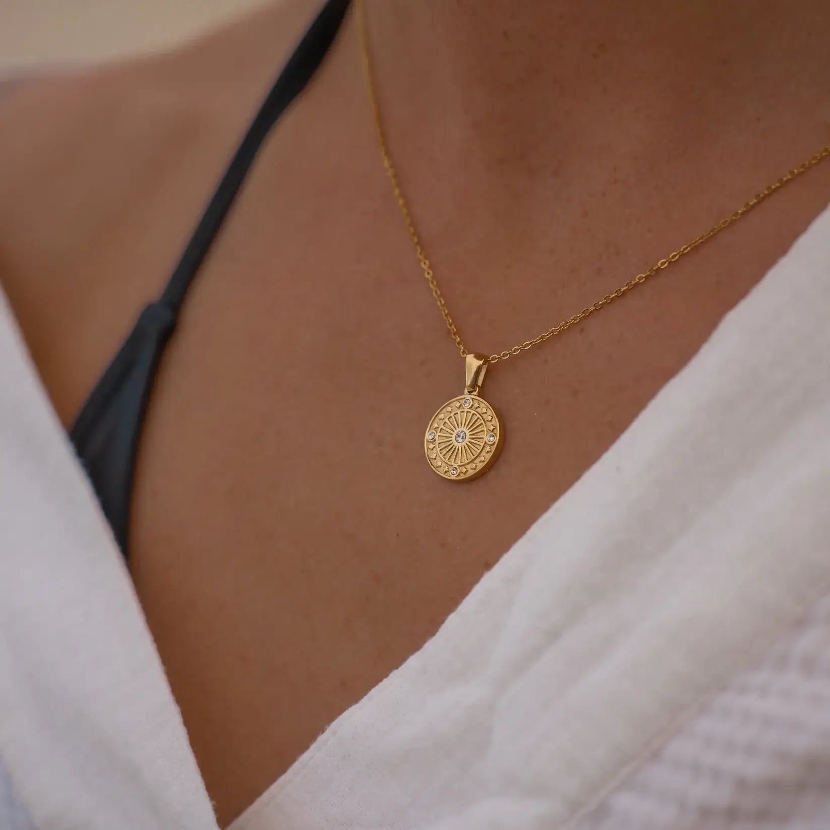 Colar Sol com Zircônias (Banhado a Ouro)