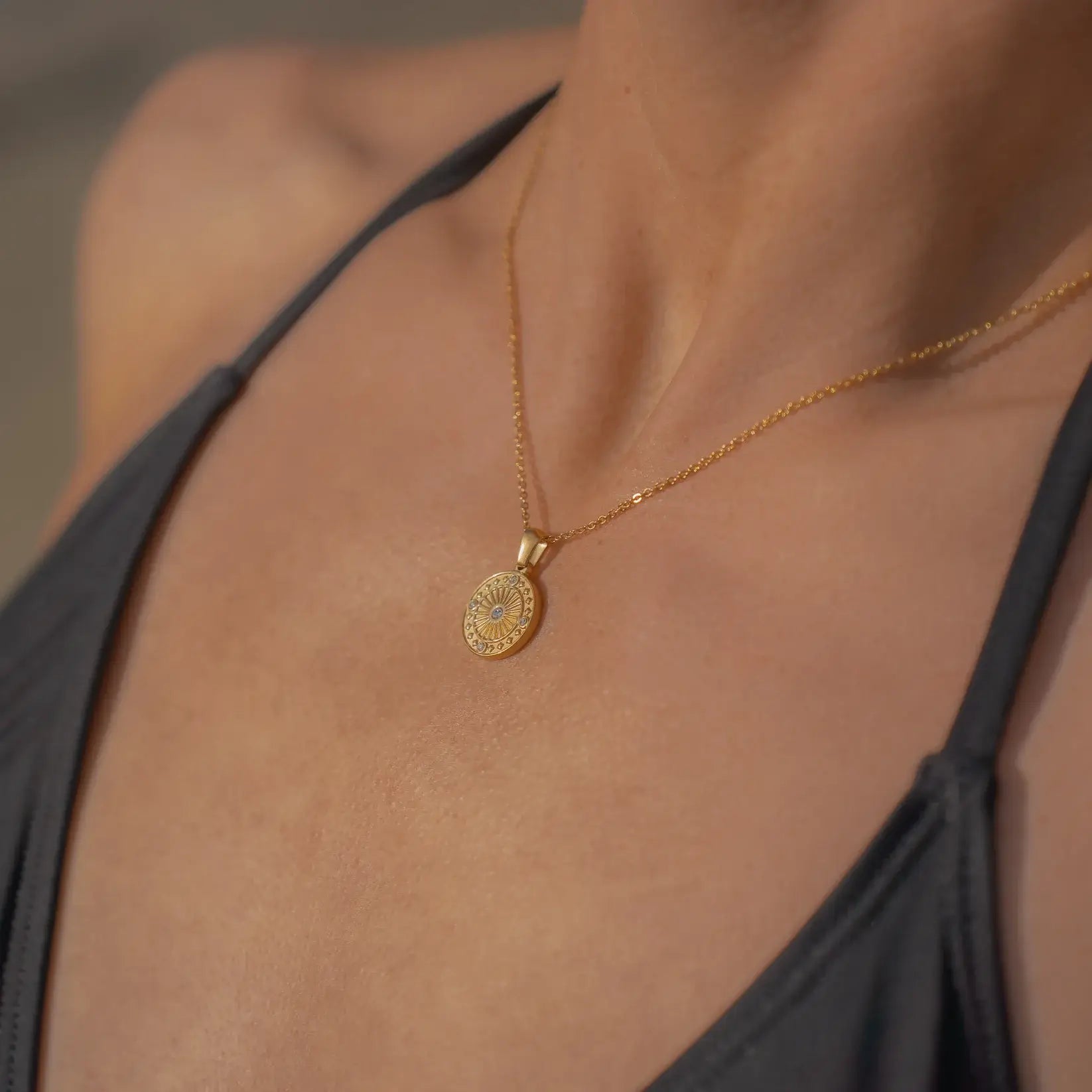 Colar Sol com Zircônias (Banhado a Ouro)