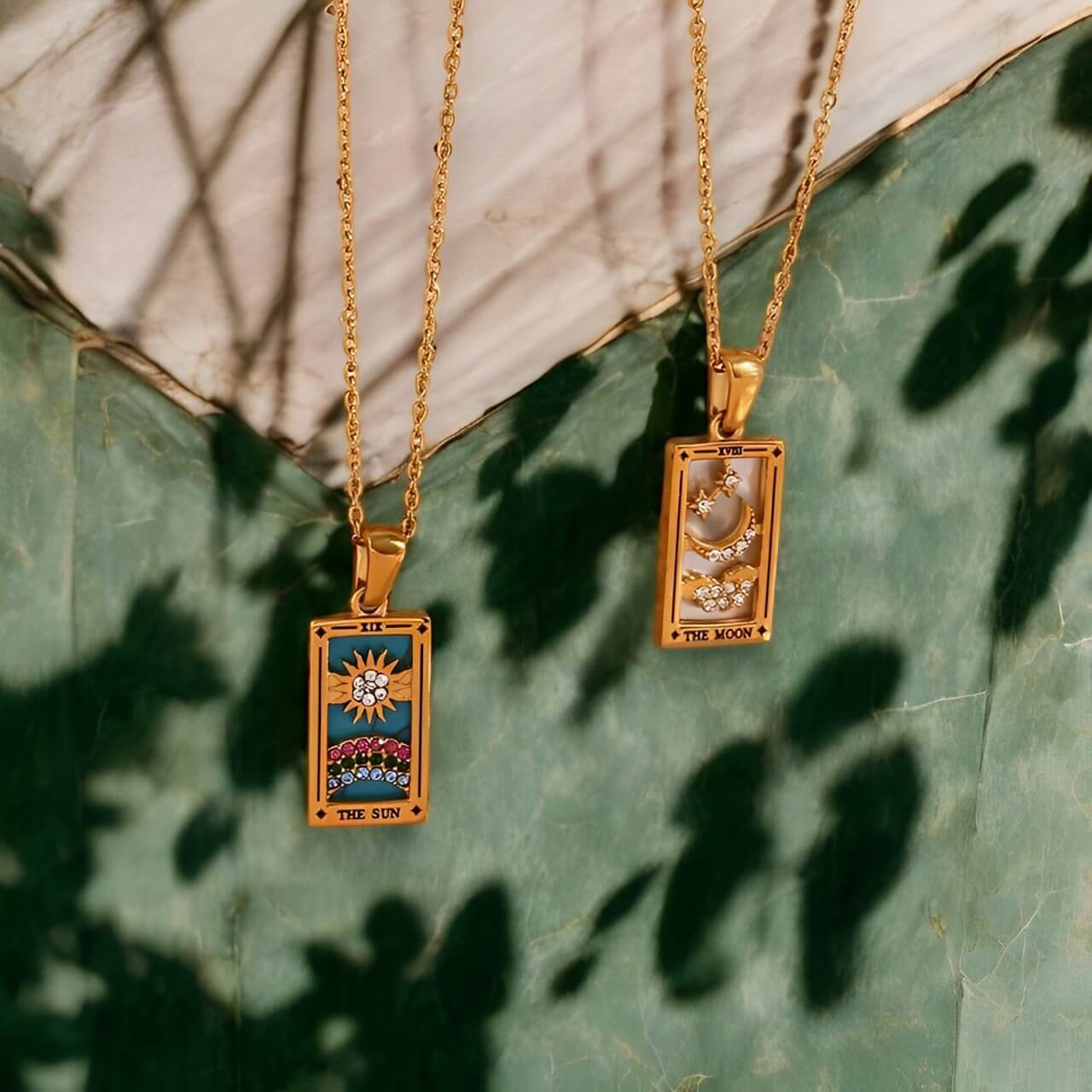 Coleção Tarot - Colares com pingentes das cartas (Banhado a Ouro 18K)