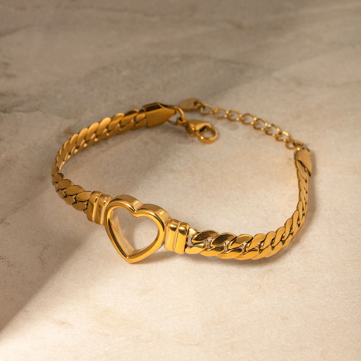 Pulseira Coração com Corrente de Elos Largos (Banhado a Ouro 18K)