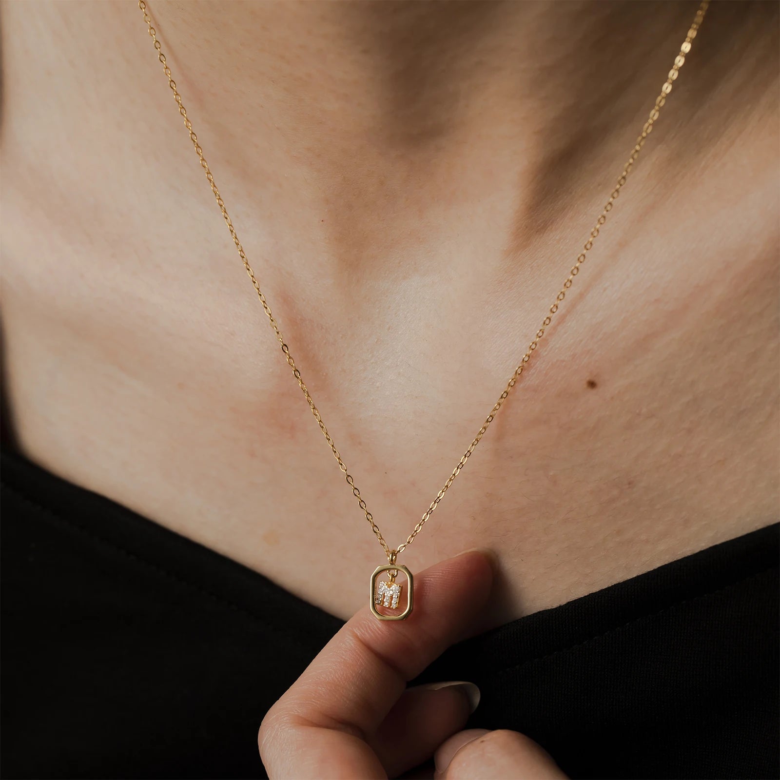 Colar Iniciais Zircônia (Banhado a Ouro 18K)