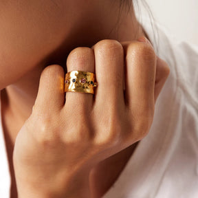 Anel Queen Textura Martelada (Banhado a Ouro 18K)