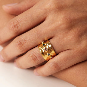 Anel Queen Textura Martelada (Banhado a Ouro 18K)