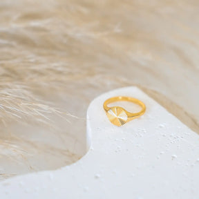 Anel Sol Radiante Minimalista (Banhado a Ouro)