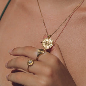 Colar Sol Divino (Banhado a Ouro 18K)