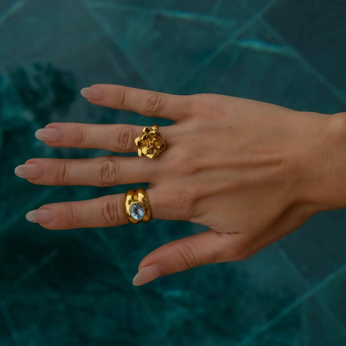 Anel Flor de Lótus Ajustável (Banhado a Ouro 18K)
